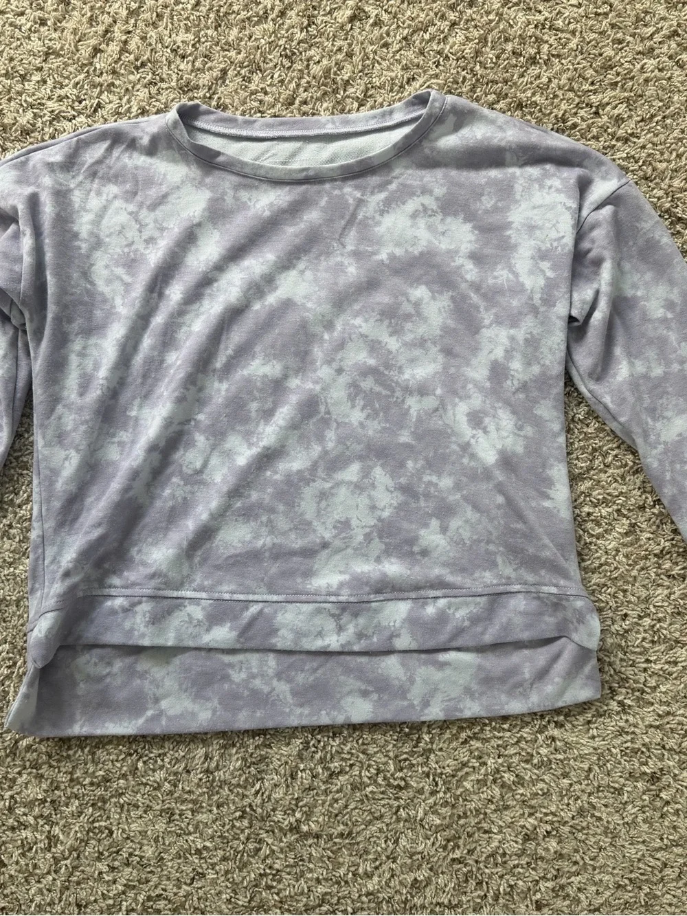 Onzie High Low Tie Dye Sweatshirt in Lavender/Gray